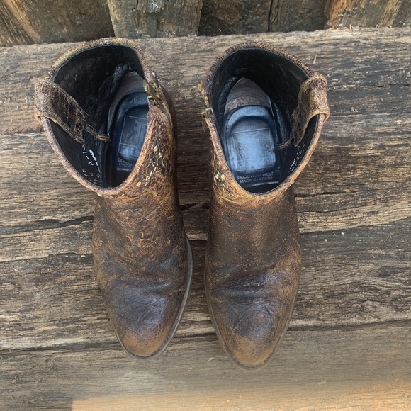 🤎🤍🖤Frye Deborah Studded Western Short Boots $598 Made in Spain 🇪🇸 - Picture 7 of 16